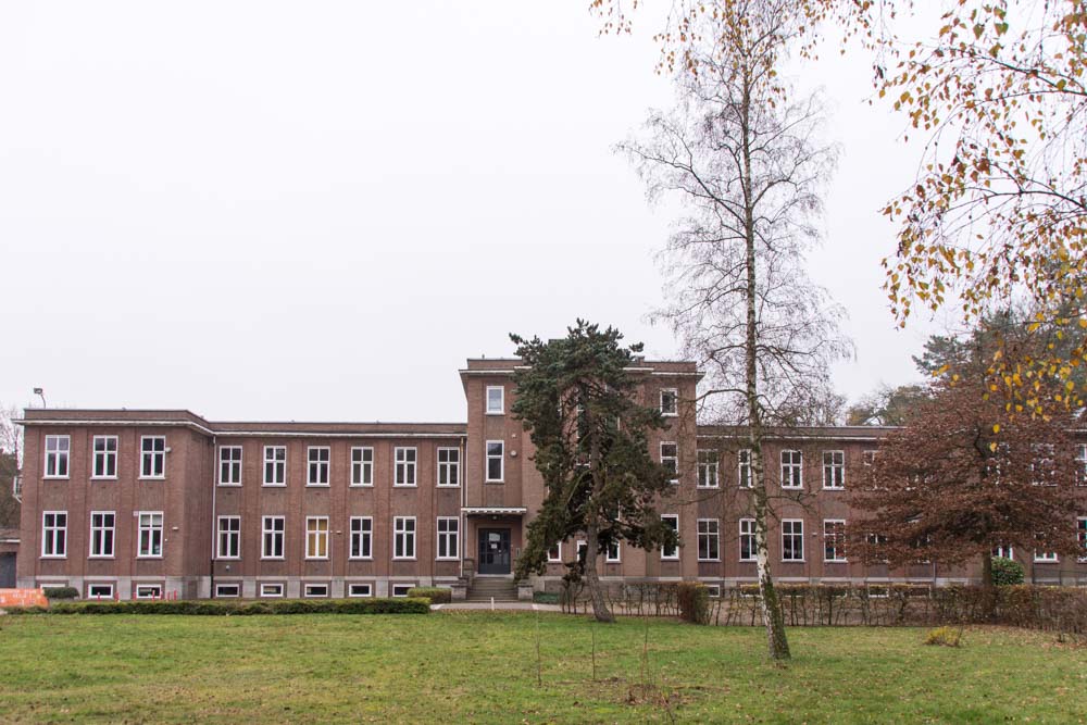 Sint-Jozefcollege & Voormalige Oorlogsbegraafplaats Turnhout