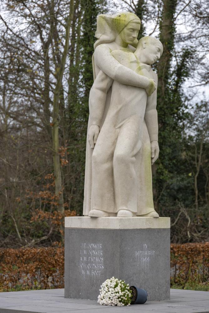 Oorlogsmonument Renesse #4