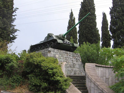 Liberation Memorial (SU-100 Tank Destroyer) Alushta