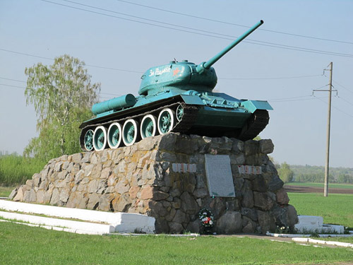 Monument T-34/85 Tank Russische Tegenaanval