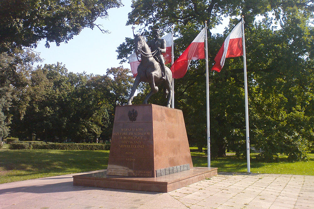 Monument Jozef Pilsudski Gorzw Wielkopolski