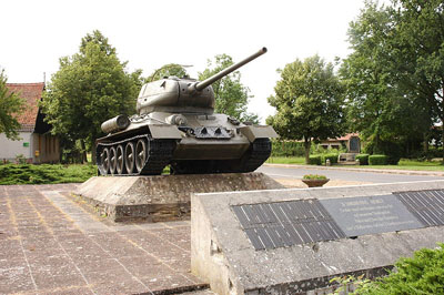 Mass Grave Soviet Soldiers & T-34/85 Tank Kienitz