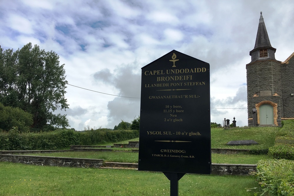 Commonwealth War Grave Brondeifi Unitarian Chapelyard