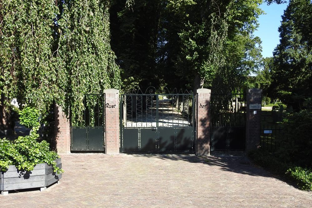Nederlandse Oorlogsgraven Begraafplaats Rusthof Ridderkerk