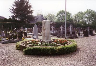 Nederlandse Oorlogsgraven Rooms Katholieke Begraafplaats Berg aan de Maas
