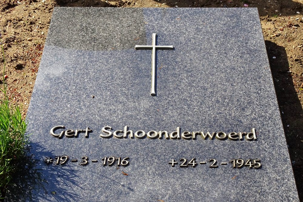 Nederlandse Oorlogsgraven RK begraafplaats Oudewater #5