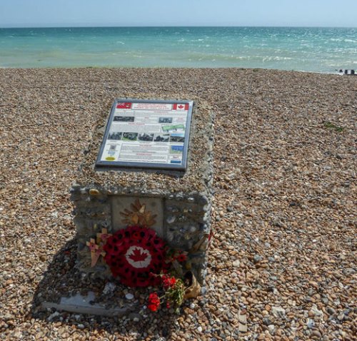 Canadees Monument Worthing