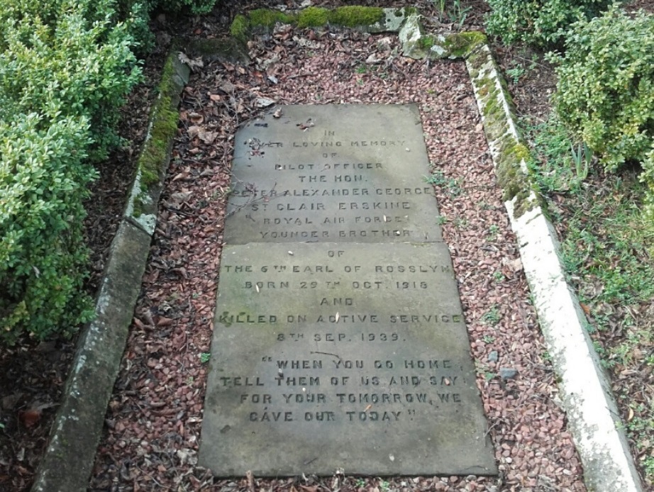 Commonwealth War Grave St. Matthew Chapelyard