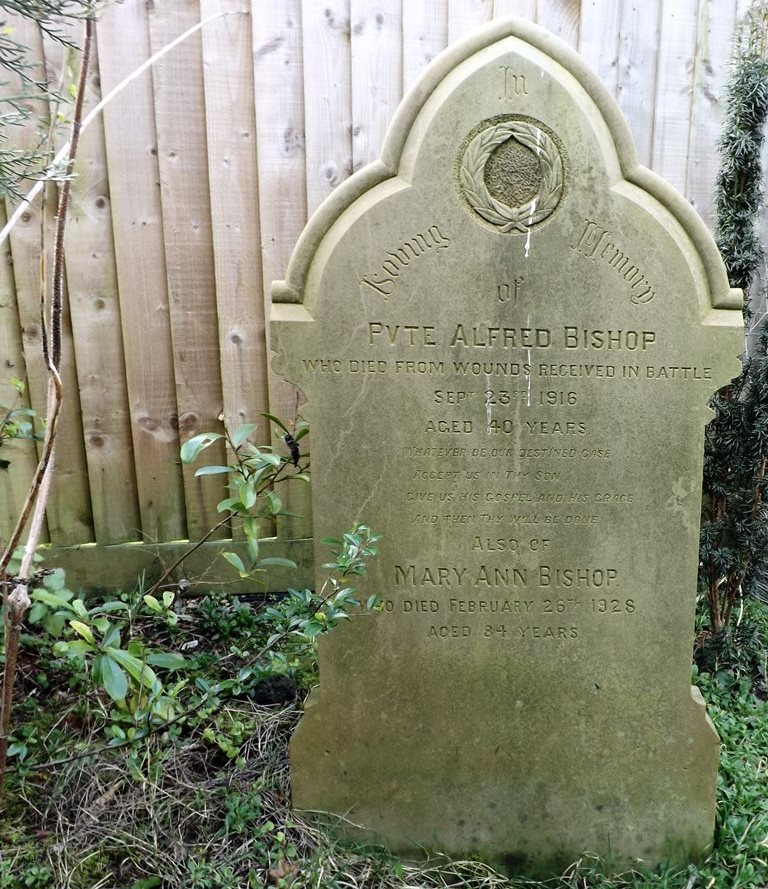 Commonwealth War Grave Elsworth Particular Baptist Chapelyard