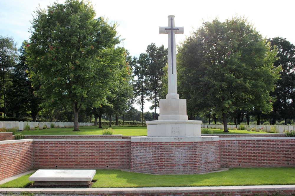 Commonwealth War Cemetery Hotton