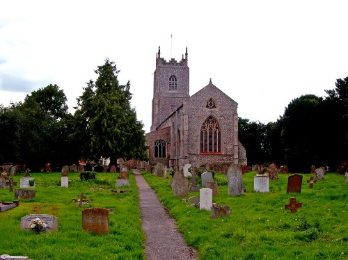 Commonwealth War Graves Holy Innocents Churchyard