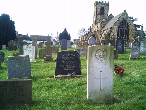 Commonwealth War Graves St Helen Churchyard