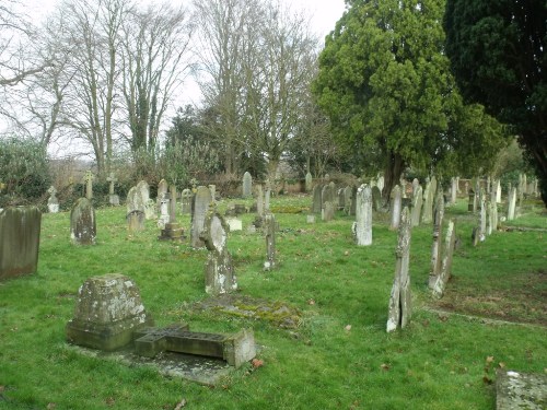 Oorlogsgraven van het Gemenebest St. Swithun Churchyard