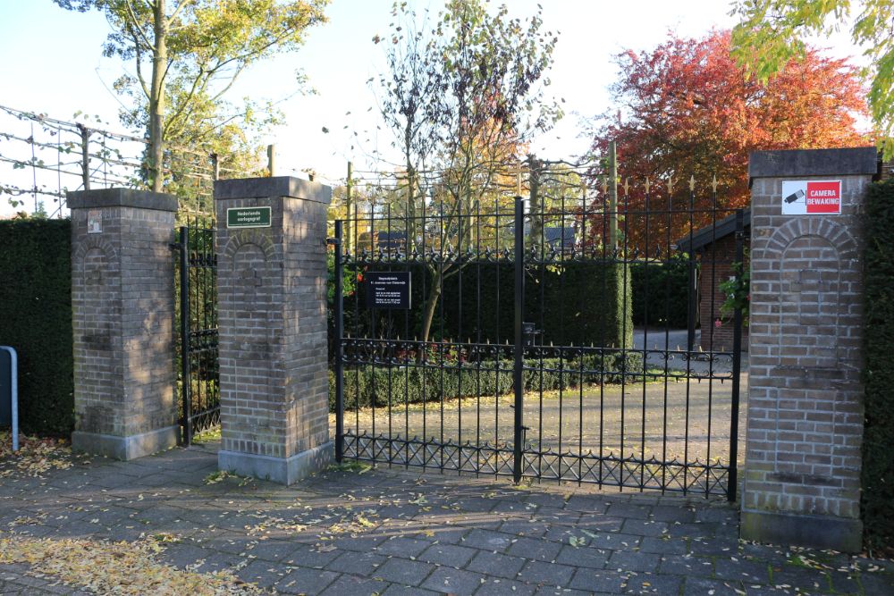 Nederlands Oorlogsgraf Begraafplaats Johannes Parochie Oisterwijk