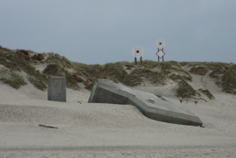 R621 Bunker Haurvig Beach