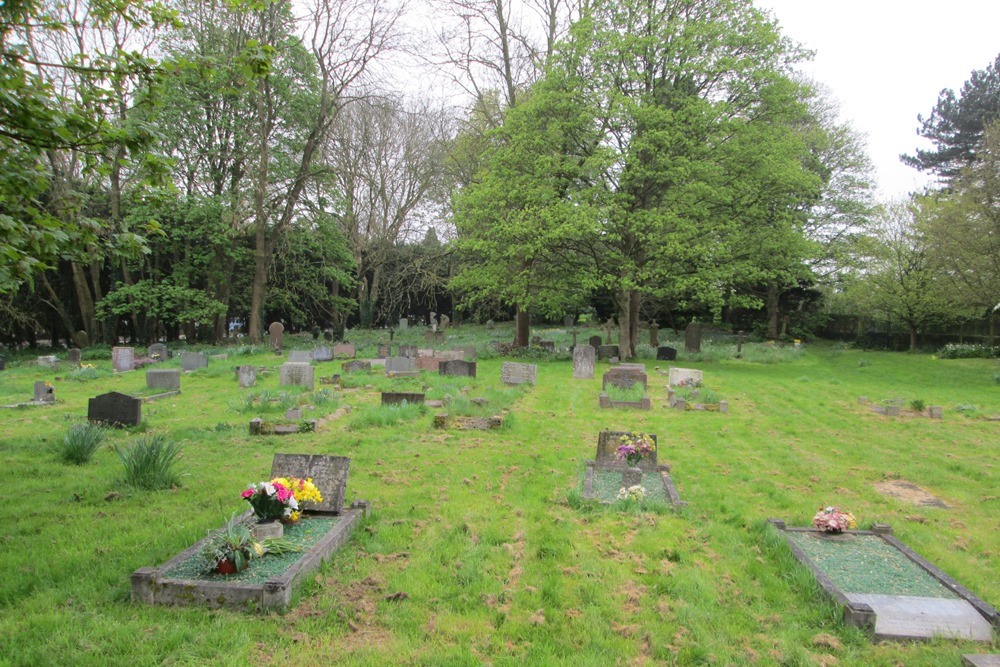 Commonwealth War Graves St. Godwald Churchyard