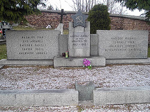 Mass Grave Soviet Soldiers 1945