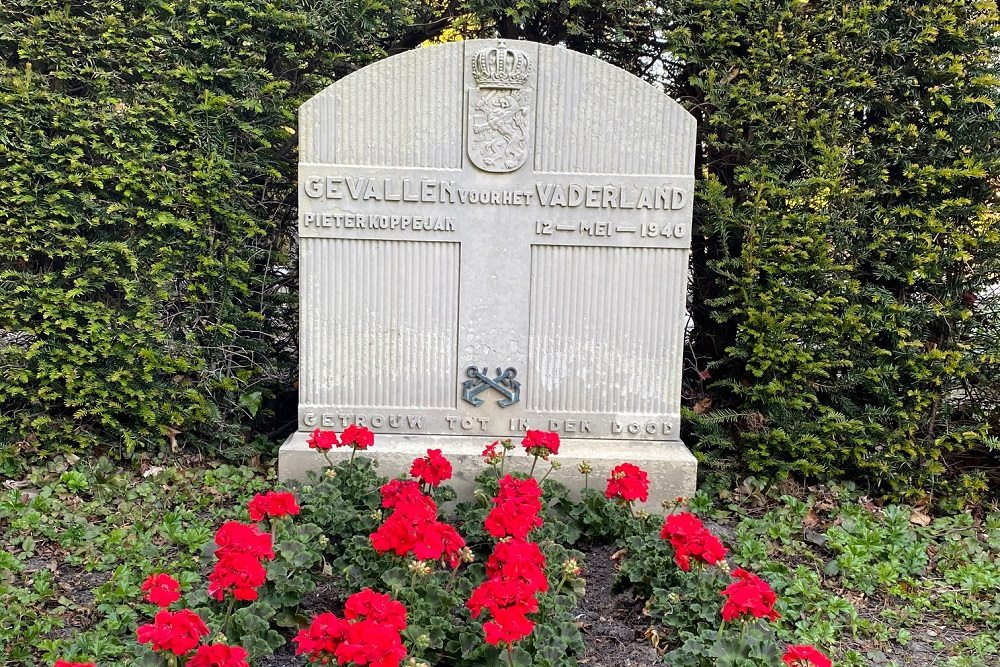 Nederlandse Oorlogsgraven Gemeentelijke Begraafplaats Enkhuizen