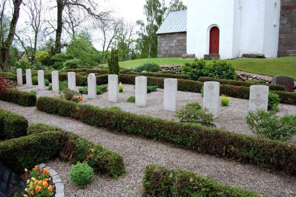 Oorlogsgraven van het Gemenebest Kerkhof Aarestrup