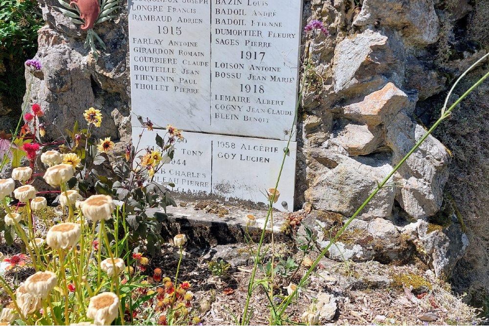 War Memorial Yzeron #4