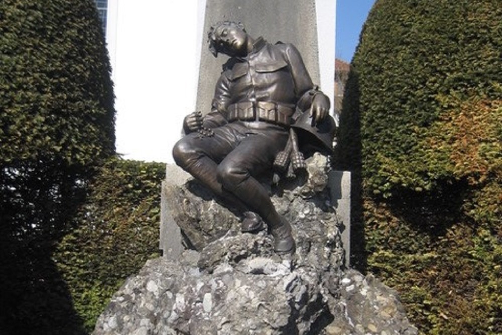 Monument Voor De Gevallenen In WO I En WO II Lingenau