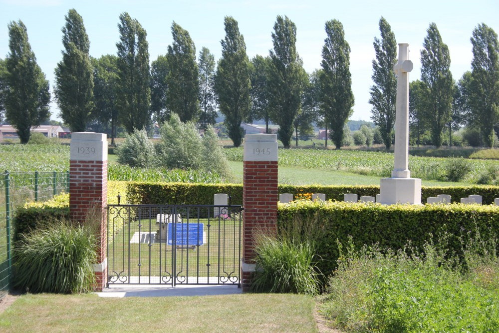 Commonwealth War Cemetery Esquelmes #1
