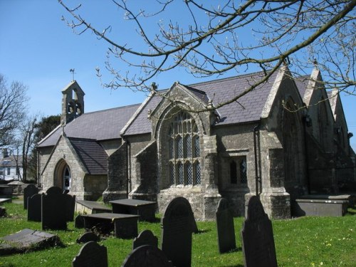 Oorlogsgraven van het Gemenebest St. Cadwaladr Churchyard