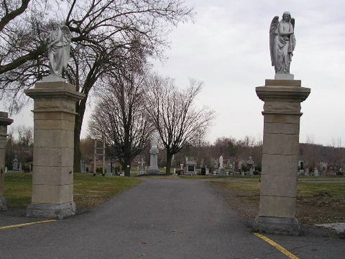 Commonwealth War Graves St. Redempteur Cemetery