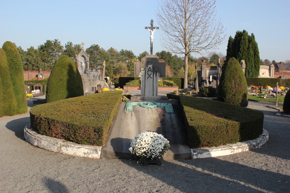 War Memorial Cemetery Temse