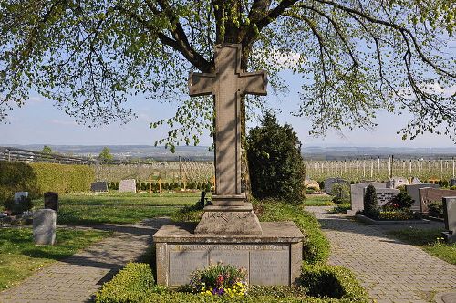 Oorlogsmonument Protestantse Begraafplaats Bavendorf