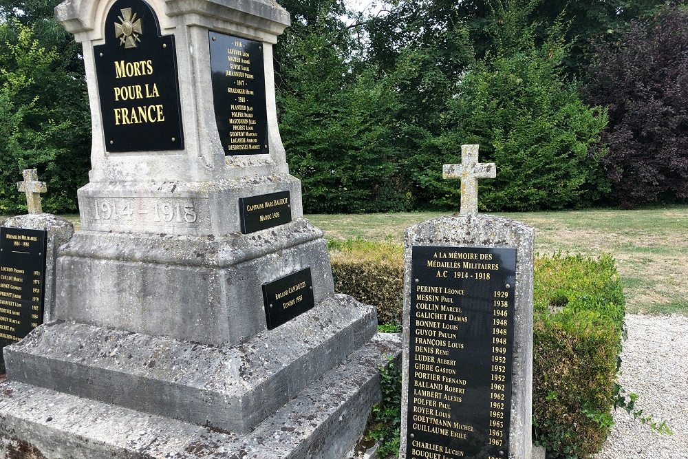 Oorlogsmonument Saint-Amand-sur-Fion #2