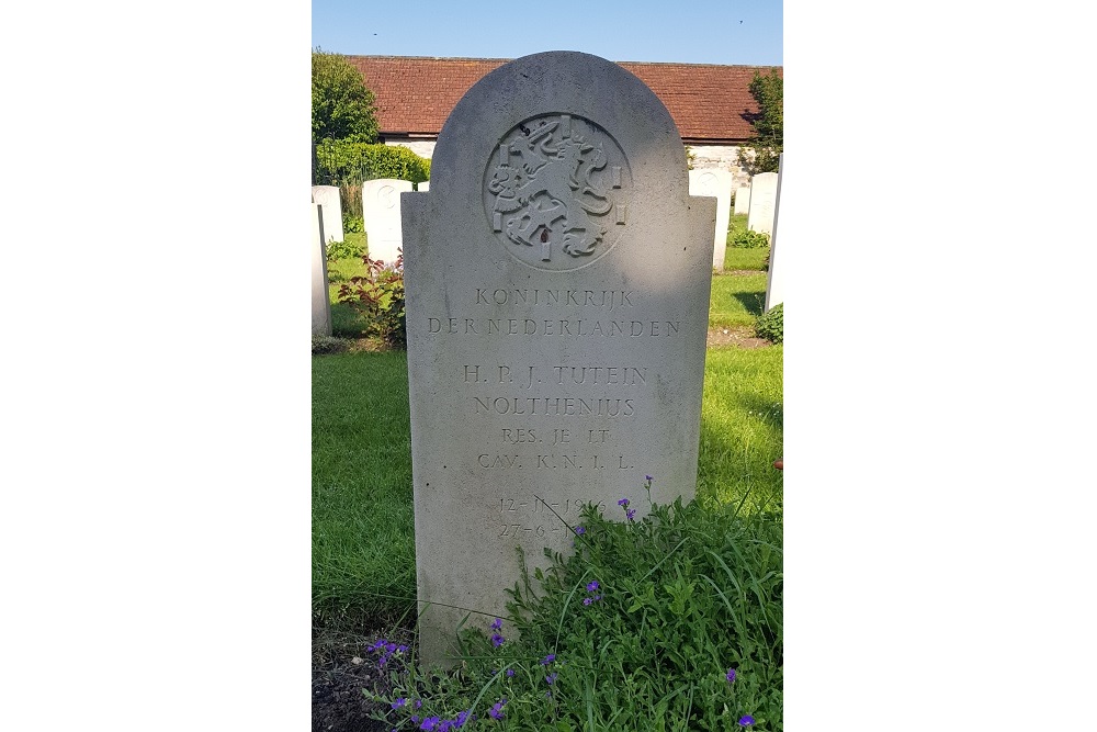 Nederlandse Oorlogsgraven Yeovilton Churchyard R.N.A.S. Extension
