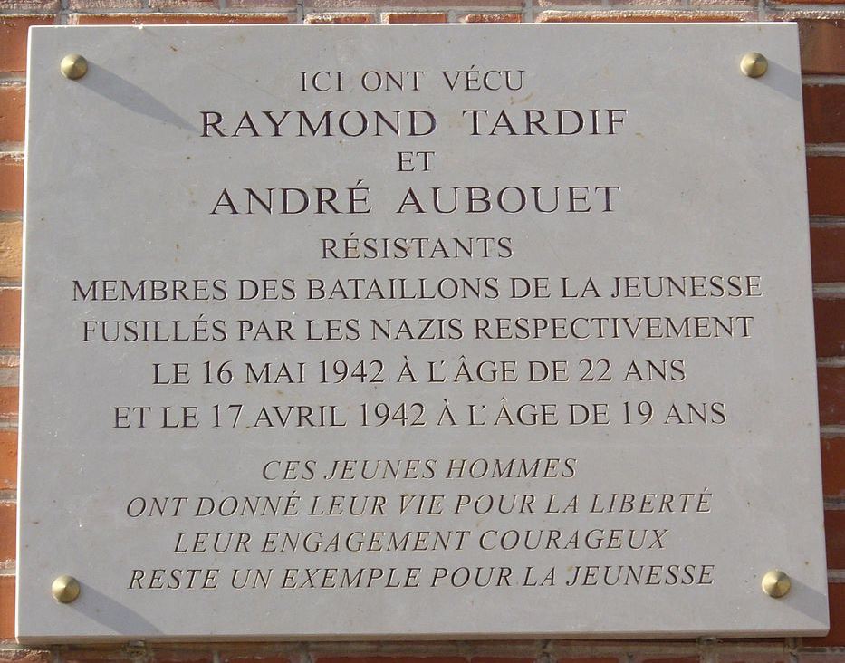 Gedenkteken Raymond Tardif en Andr Aubouet