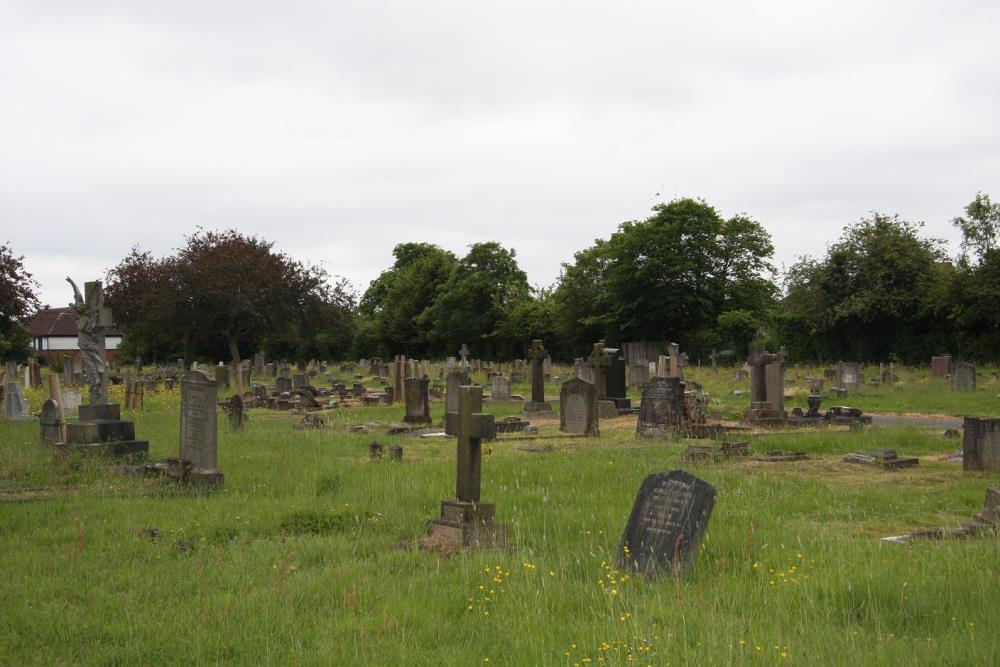 Commonwealth War Graves Eastcote Lane Cemetery