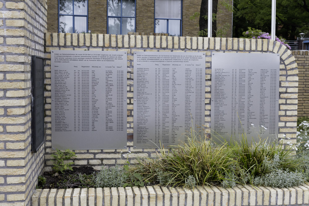 Monument Regiment Technical Troops #3