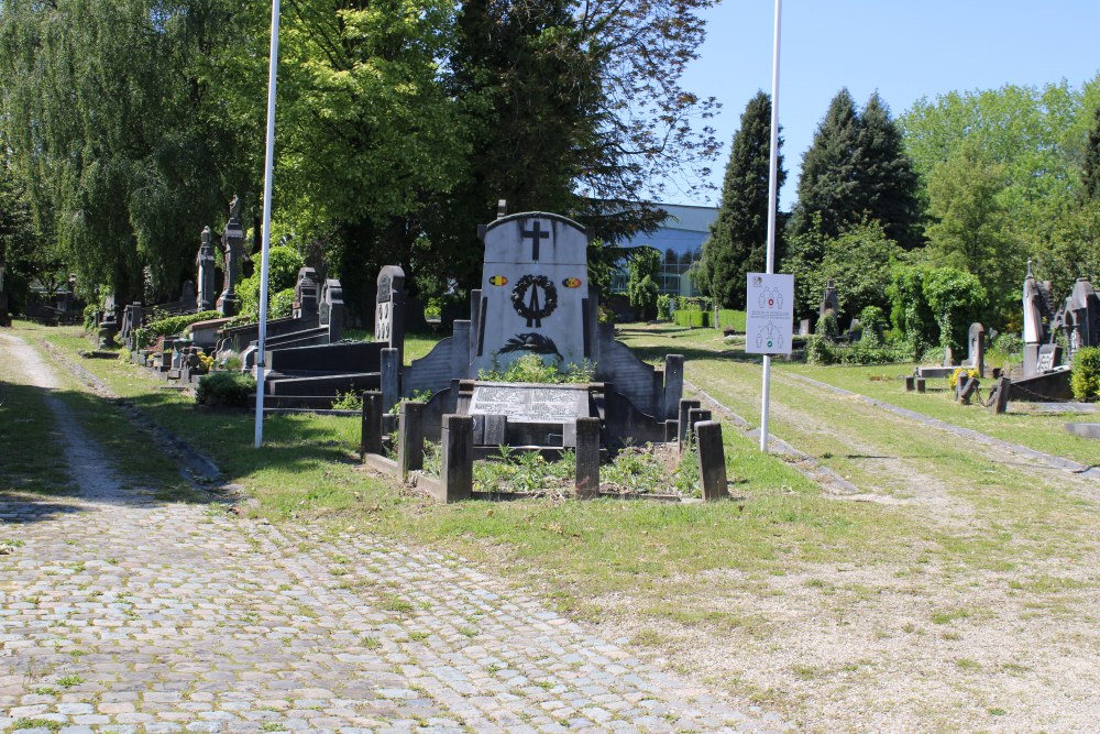 Oorlogsmonument Begraafplaats Sint-Lambrechts-Woluwe
