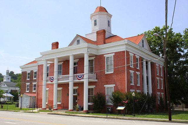 Oude Roane County Courthouse