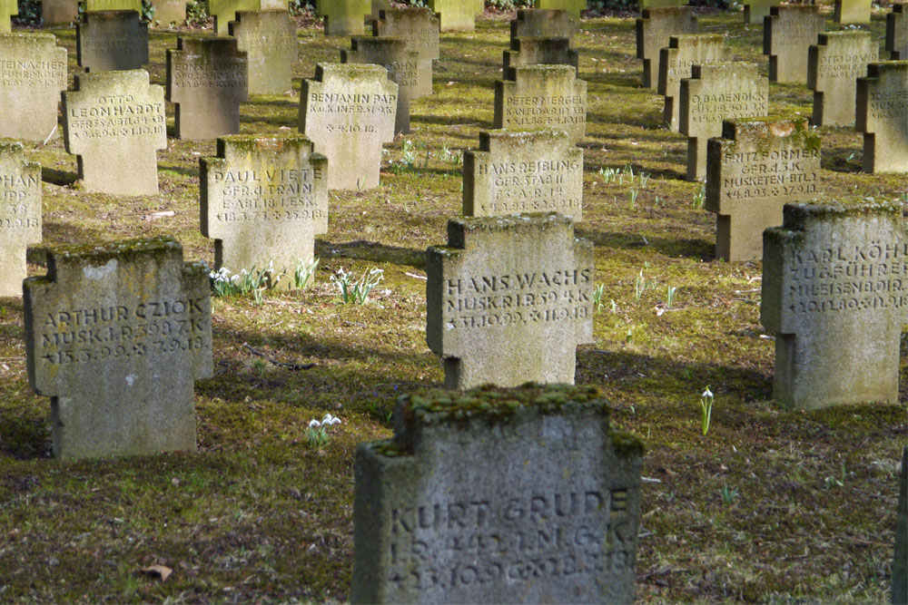 Duitse Oorlogsgraven Hauptfriedhof Frankfurt