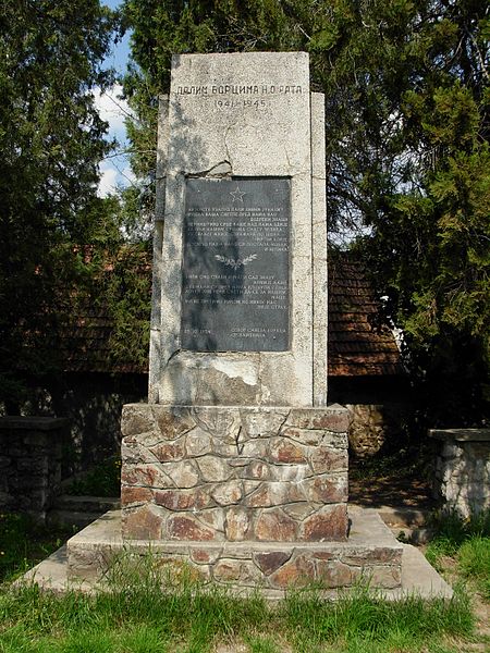 Monument Omgekomen Partizanen Sremska Kamenica
