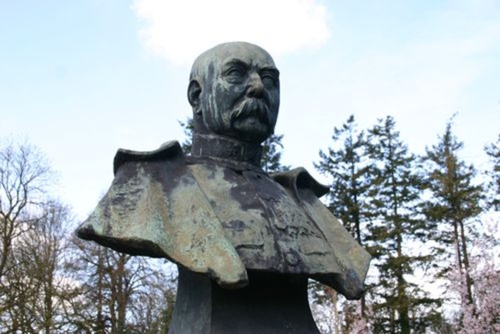 Statue Lodewijk Willem Johan Karel Thomson