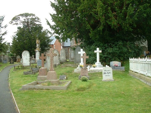 Commonwealth War Grave St. Llyr Churchyard