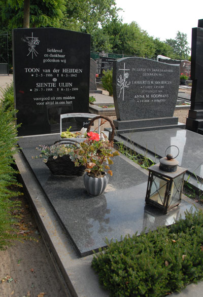Graf Burgerslachtoffer Rooms Katholieke Begraafplaats Oss