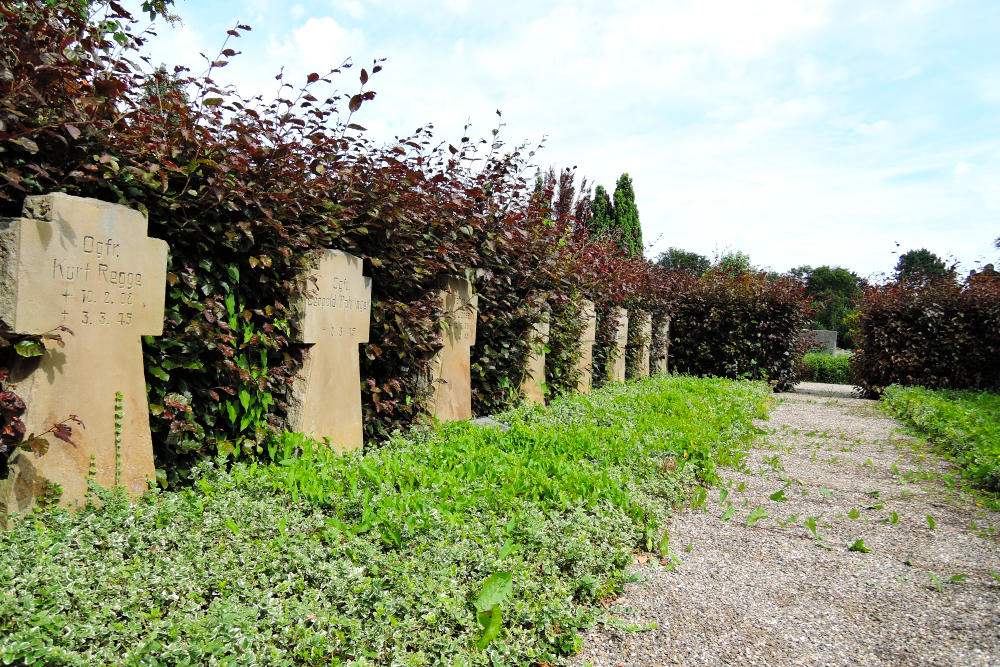 War Cemetery Kapellen #2