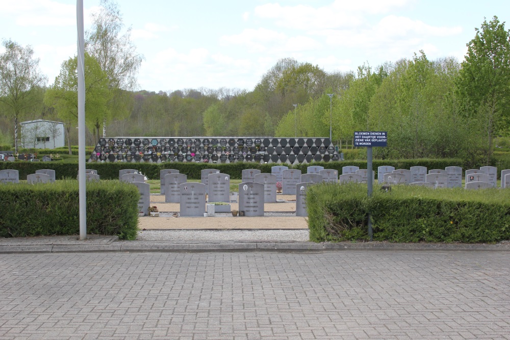 Belgian Graves Veterans Zottegem Central Cemetery