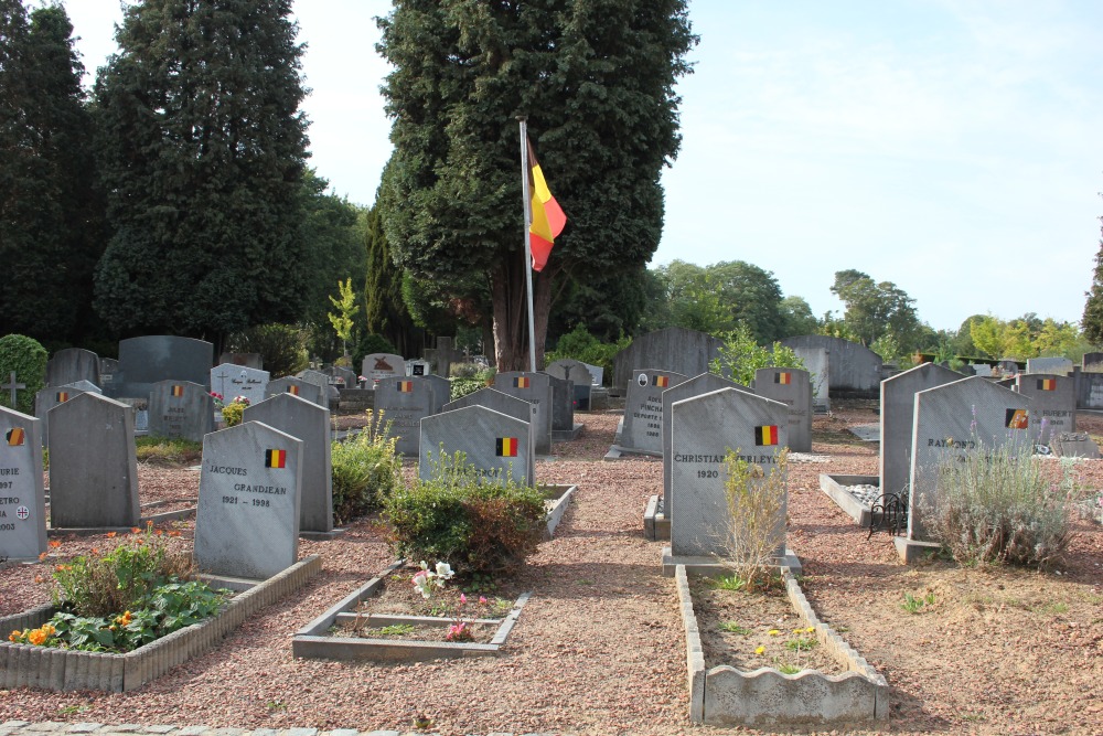 Belgische Graven Oudstrijders Rosires Begraafplaats