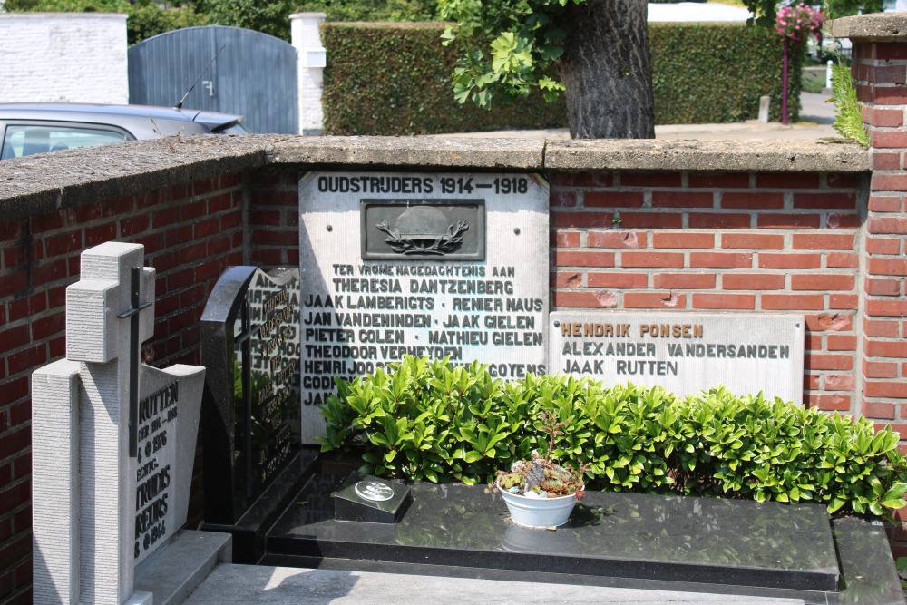 Belgian Graves Veterans Kessenich Churchyard