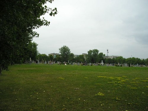 Commonwealth War Grave La Native de la Sainte-Vierge Cemetery
