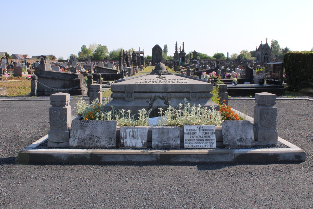 Oorlogsmonument Gesneuvelden 1914-1918 Begraafplaats Binche