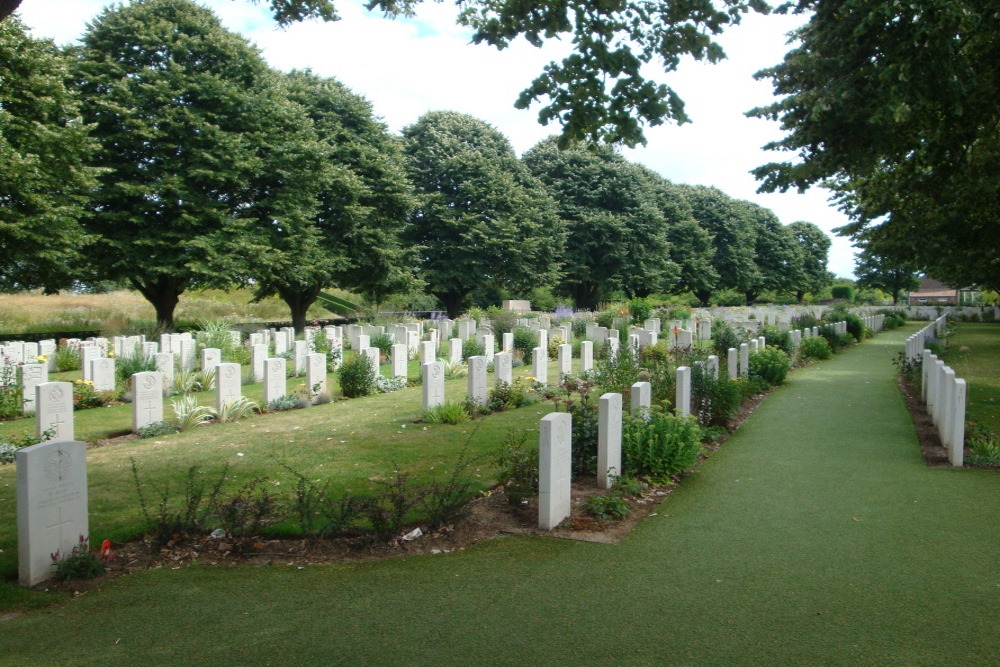 Commonwealth War Cemetery Essex Farm