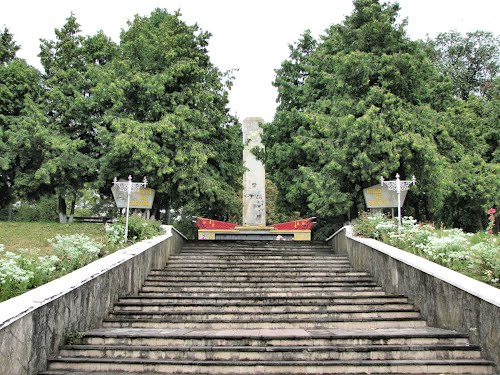 Mass Grave Soviet Soldiers & War Memorial Kreminna